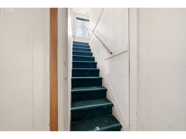 6321 Ne SIMPSON St, Portland, OR 97218