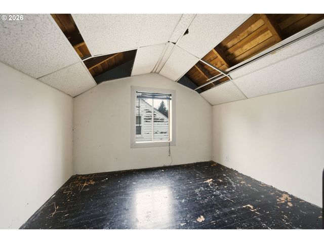 6321 Ne SIMPSON St, Portland, OR 97218