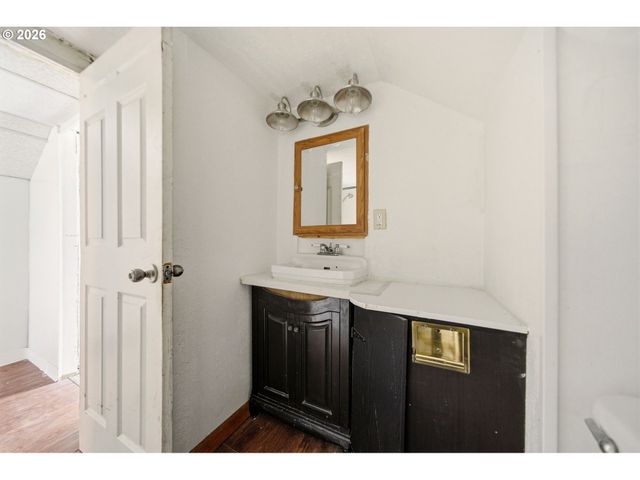 6321 Ne SIMPSON St, Portland, OR 97218