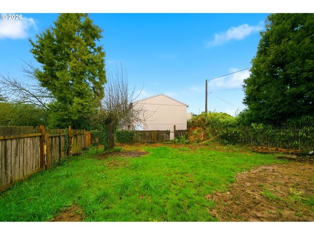 6321 Ne SIMPSON St, Portland, OR 97218