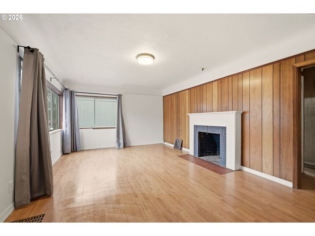 6321 Ne SIMPSON St, Portland, OR 97218