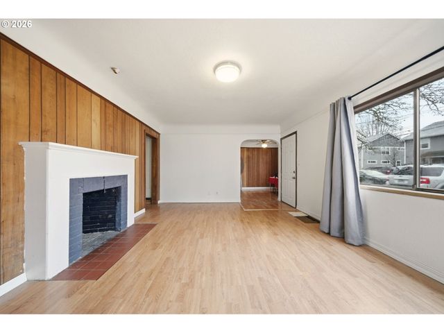 6321 Ne SIMPSON St, Portland, OR 97218