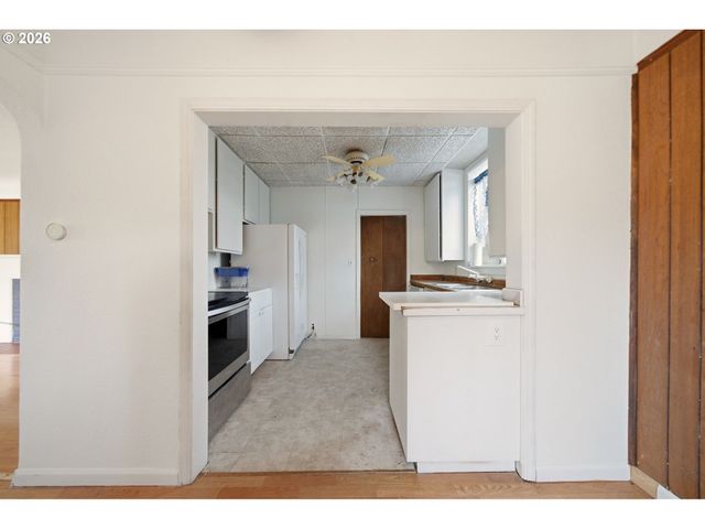 6321 Ne SIMPSON St, Portland, OR 97218