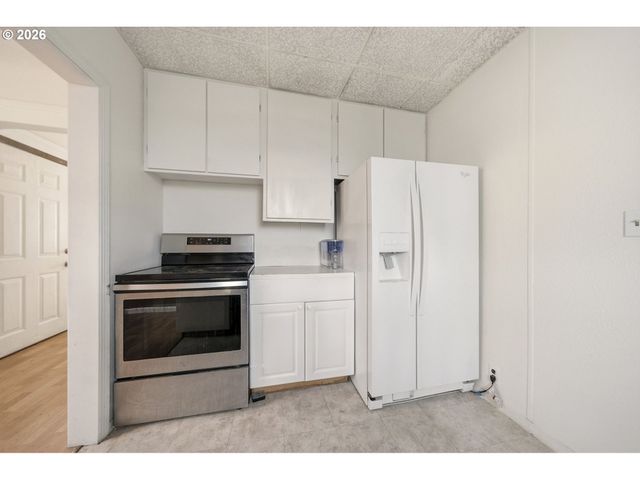 6321 Ne SIMPSON St, Portland, OR 97218