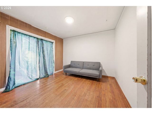 6321 Ne SIMPSON St, Portland, OR 97218