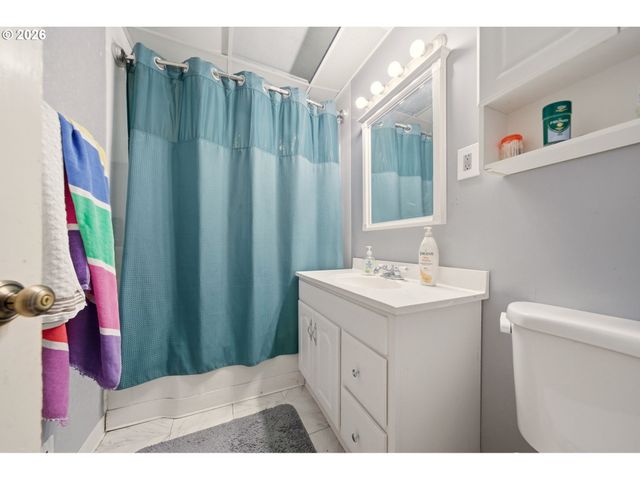 6321 Ne SIMPSON St, Portland, OR 97218