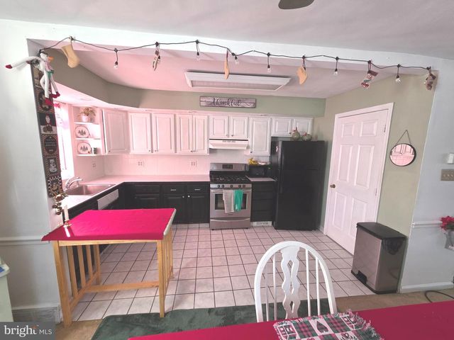 8151 LEON ST, Philadelphia, PA 19136