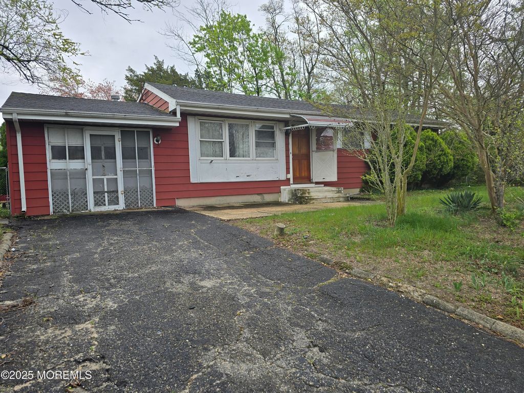 1066 Overlook Drive, Toms River, NJ 08753
