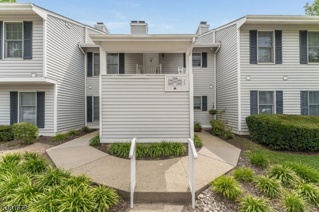 288 Kingbird Court, Readington Twp., NJ 08887