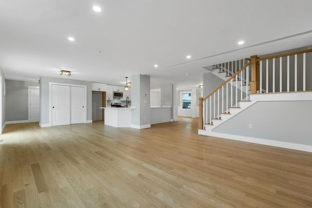 11 Robin Way 2, Chester, NH 03036