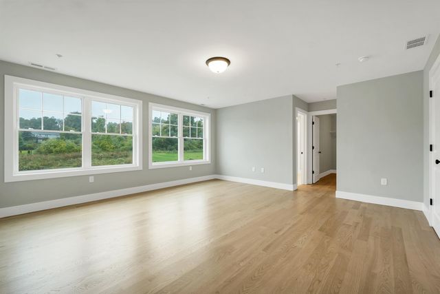 11 Robin Way 2, Chester, NH 03036