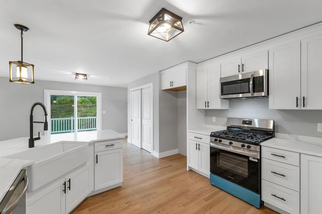 11 Robin Way 2, Chester, NH 03036