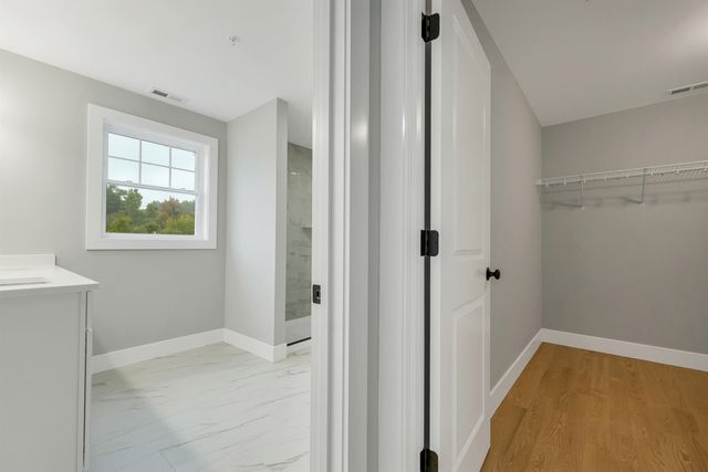 11 Robin Way 2, Chester, NH 03036