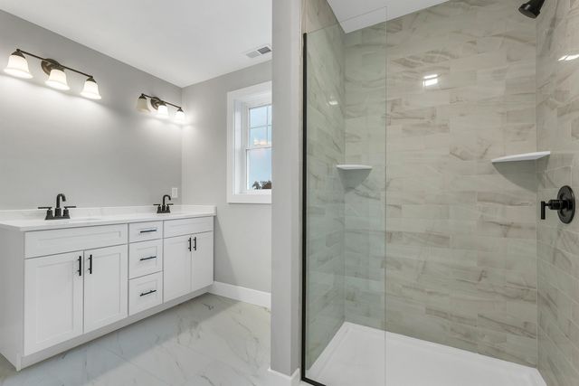 11 Robin Way 2, Chester, NH 03036