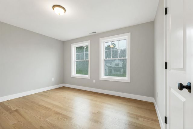 11 Robin Way 2, Chester, NH 03036