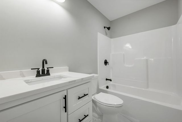 11 Robin Way 2, Chester, NH 03036