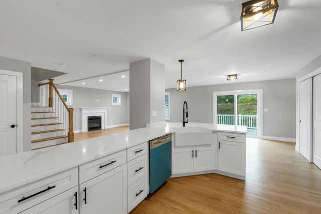 11 Robin Way 2, Chester, NH 03036