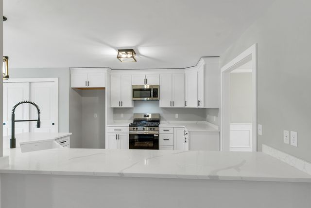 11 Robin Way 2, Chester, NH 03036