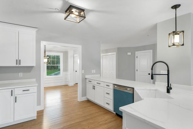 11 Robin Way 2, Chester, NH 03036