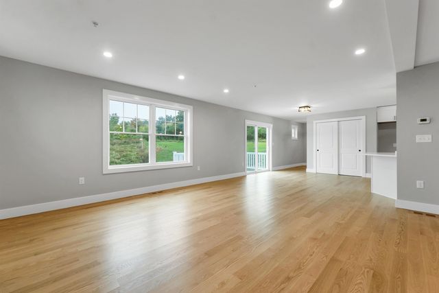 11 Robin Way 2, Chester, NH 03036