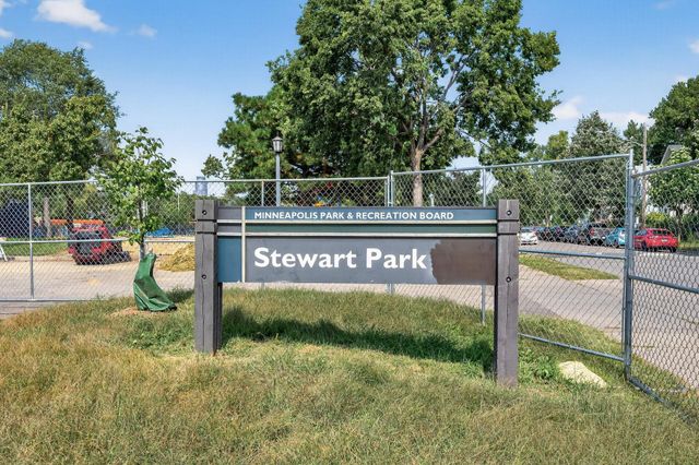 2428 11th Avenue S, Minneapolis, MN 55404