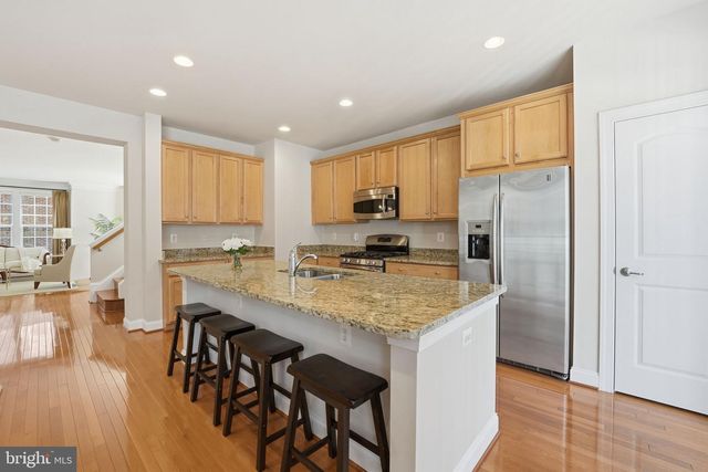 8015 RESERVE WAY, Vienna, VA 22182