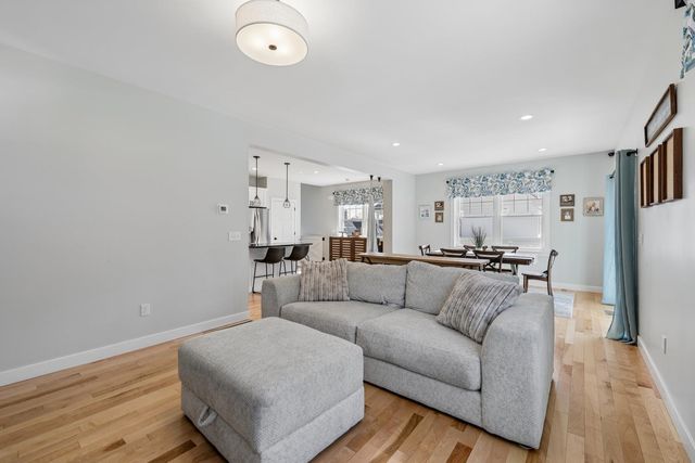 50 Clover Lane, Londonderry, NH 03053