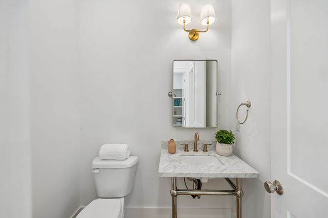 574 Watsonwood Dr, Nashville, TN 37211