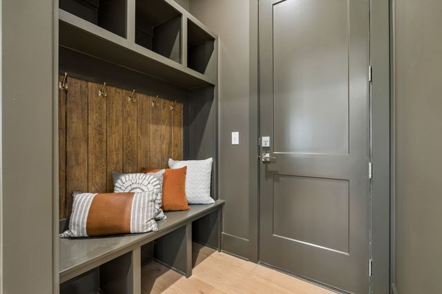 574 Watsonwood Dr, Nashville, TN 37211