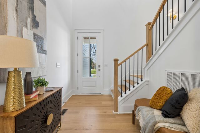 574 Watsonwood Dr, Nashville, TN 37211