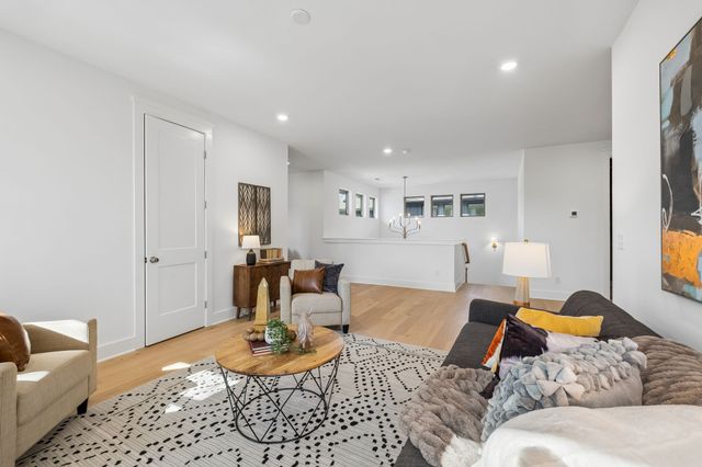 574 Watsonwood Dr, Nashville, TN 37211