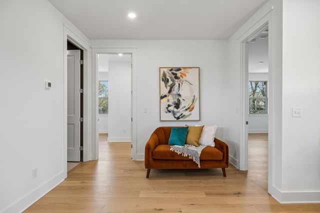 574 Watsonwood Dr, Nashville, TN 37211