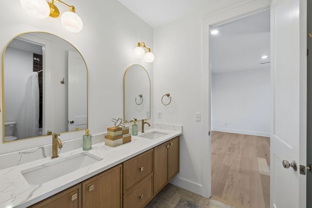 574 Watsonwood Dr, Nashville, TN 37211