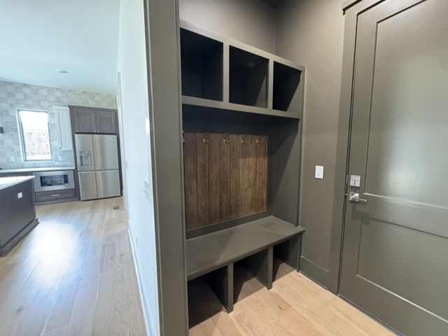 574 Watsonwood Dr, Nashville, TN 37211