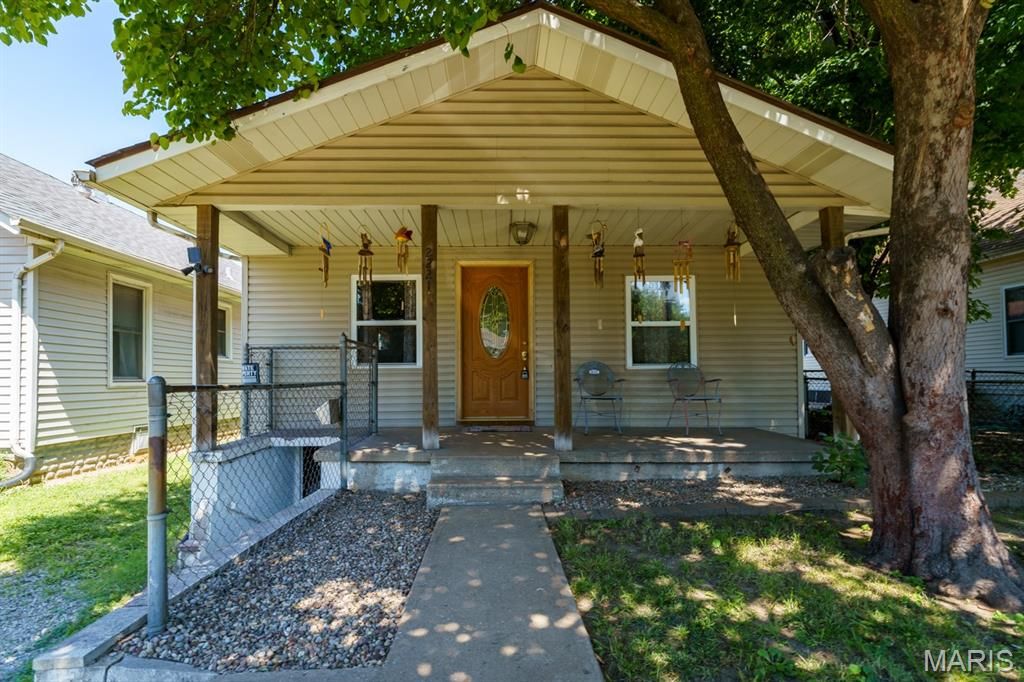 2221 Lee Avenue, Granite City, IL 62040