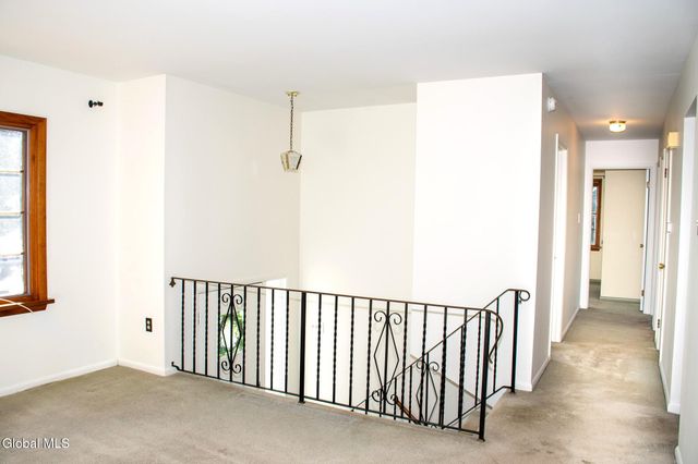 10 Meadowlark Drive, Colonie, NY 12110