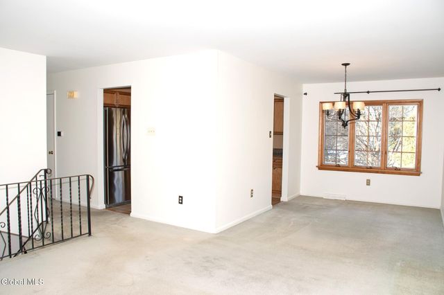 10 Meadowlark Drive, Colonie, NY 12110