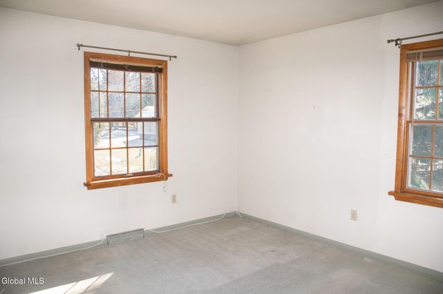 10 Meadowlark Drive, Colonie, NY 12110