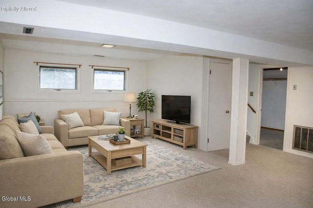 10 Meadowlark Drive, Colonie, NY 12110