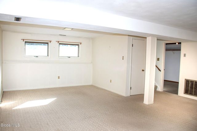 10 Meadowlark Drive, Colonie, NY 12110