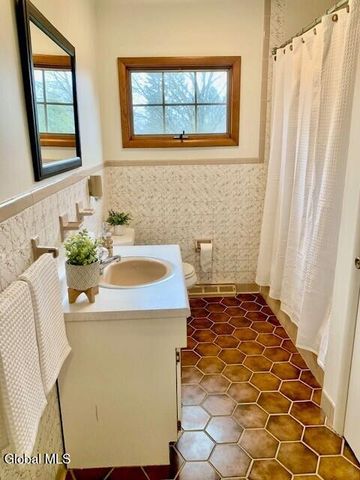 10 Meadowlark Drive, Colonie, NY 12110