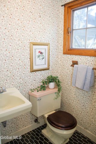 10 Meadowlark Drive, Colonie, NY 12110