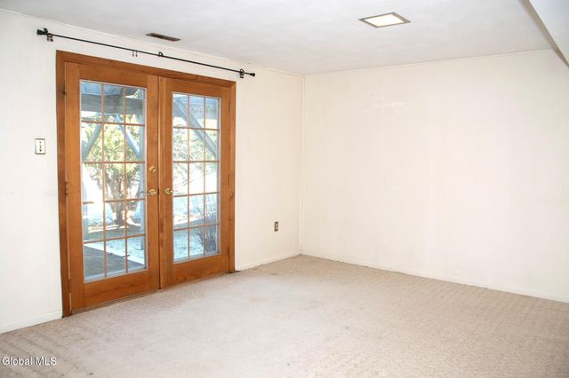 10 Meadowlark Drive, Colonie, NY 12110