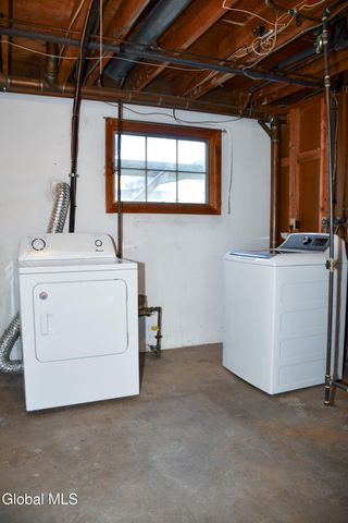 10 Meadowlark Drive, Colonie, NY 12110