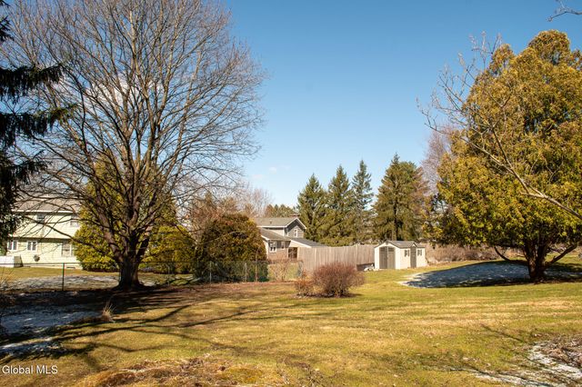 10 Meadowlark Drive, Colonie, NY 12110