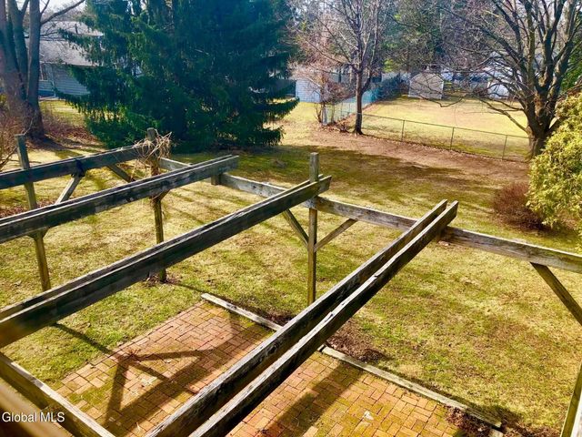 10 Meadowlark Drive, Colonie, NY 12110