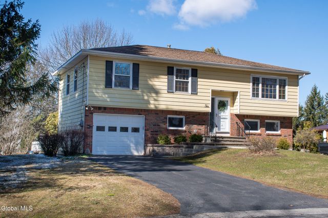 10 Meadowlark Drive, Colonie, NY 12110