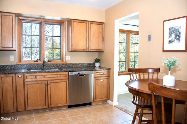 10 Meadowlark Drive, Colonie, NY 12110