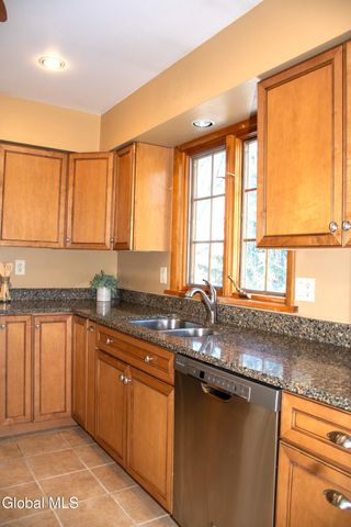 10 Meadowlark Drive, Colonie, NY 12110