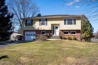 10 Meadowlark Drive, Colonie, NY 12110